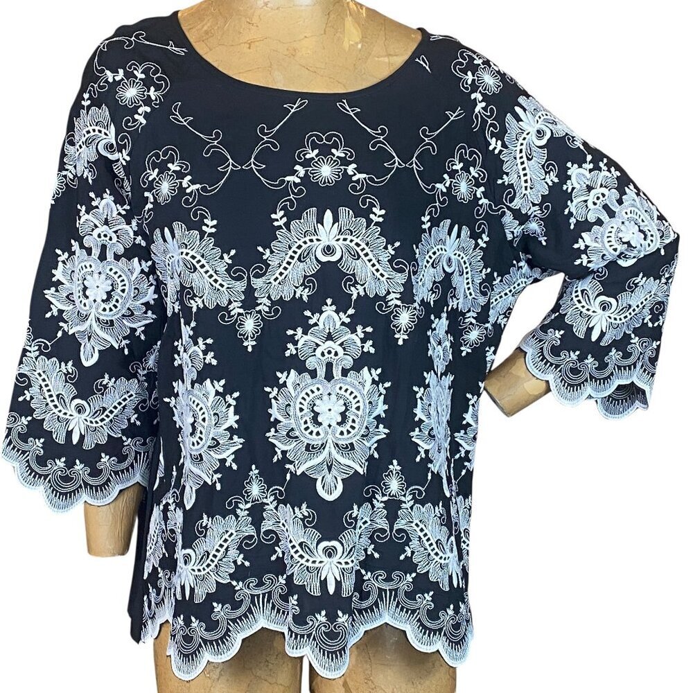 Leo‎ & Nicole BOHO Embroidered Top Sz L Black & White Scalloped Edging #188N